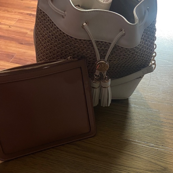 Anne Klein Cream and Brown Bucket Bag with wallet - Picture 4 of 5